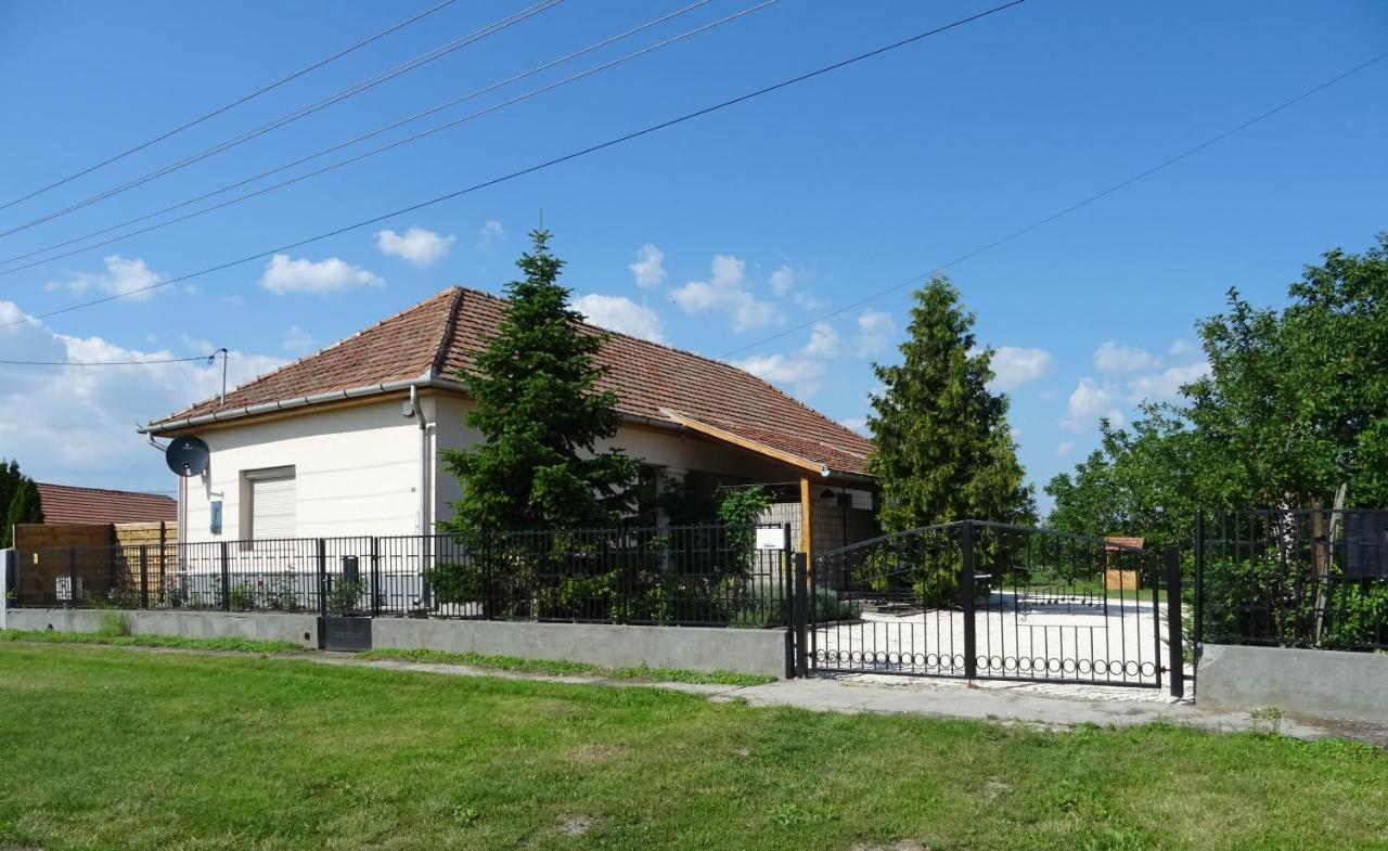 Melody Huis Poroszló Εξωτερικό φωτογραφία